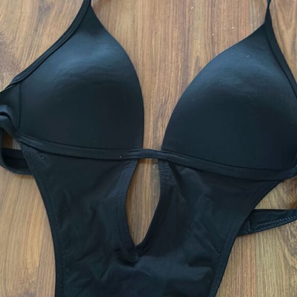 Victoria's Secret black one piece cut out bathing suit with gold hardware size S - Picture 3 of 5